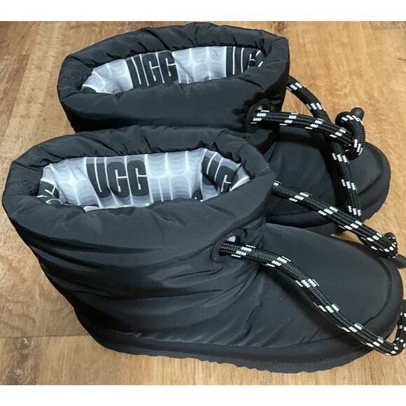 UGG BLACK CLASSIC MAXI SHORT WINTER SNOW BOOTS, KIDS- SIZE 4 - Picture 4 of 9